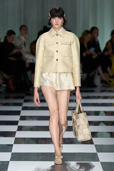 Look 4